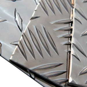 Лист нержавеющий рифленый 2х600х1200 мм 12Х18Н9 в наличии в Тамбове